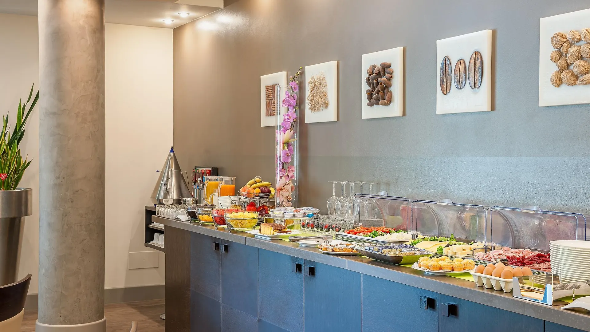 Hotel Nazionale Desenzano del Garda 3*,  Italy