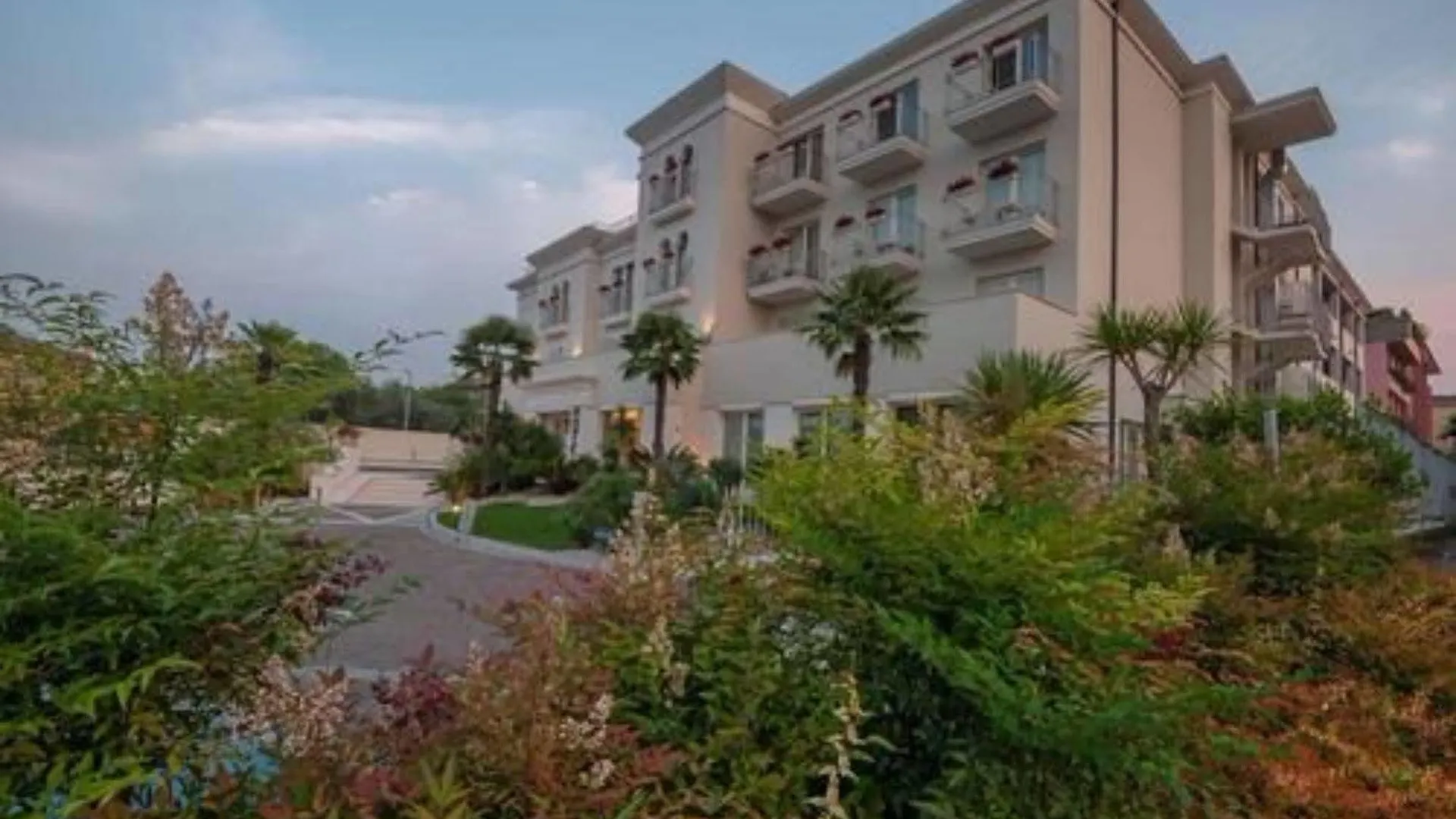 Hotel Nazionale Desenzano del Garda 3*,