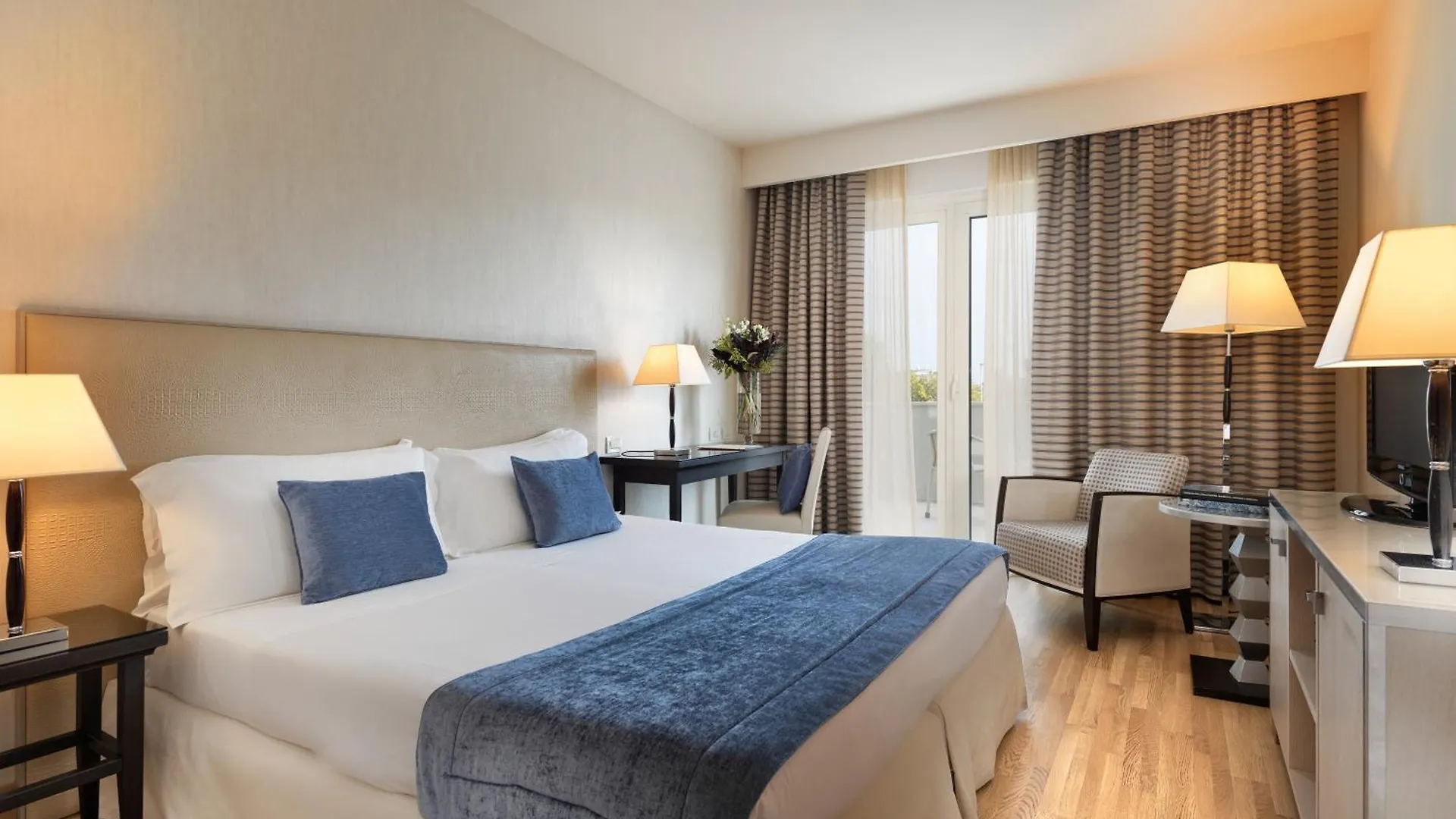 Hotel Nazionale Desenzano del Garda 3*,  Italy